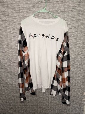 FRIENDS White Long Sleeve Shirt with Plaid Sleeves Large
